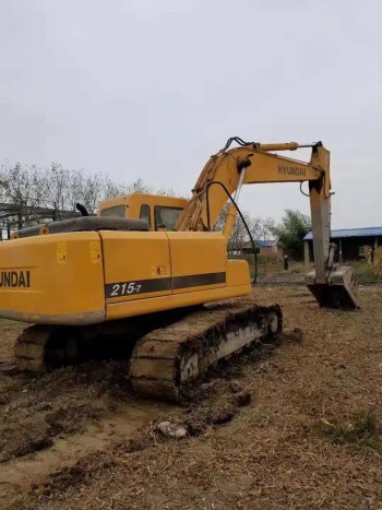 江苏苏州市28万元出售现代R215挖掘机