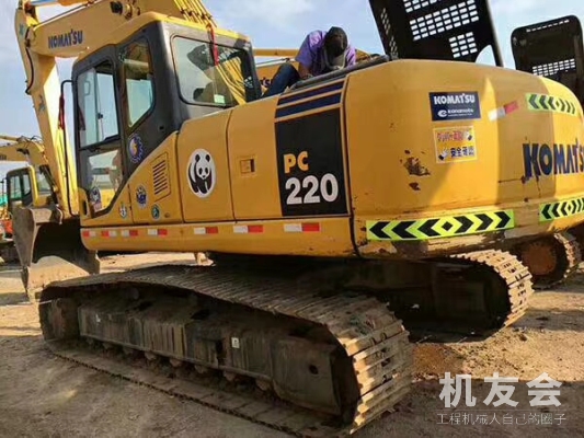 安徽六安市33万元出售小松PC220挖掘机