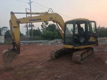 广东肇庆市12万元出售小松PC60挖掘机