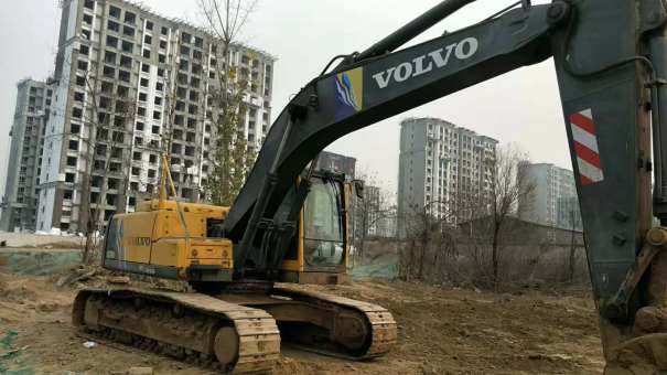 上海23万元出售沃尔沃EC210挖掘机