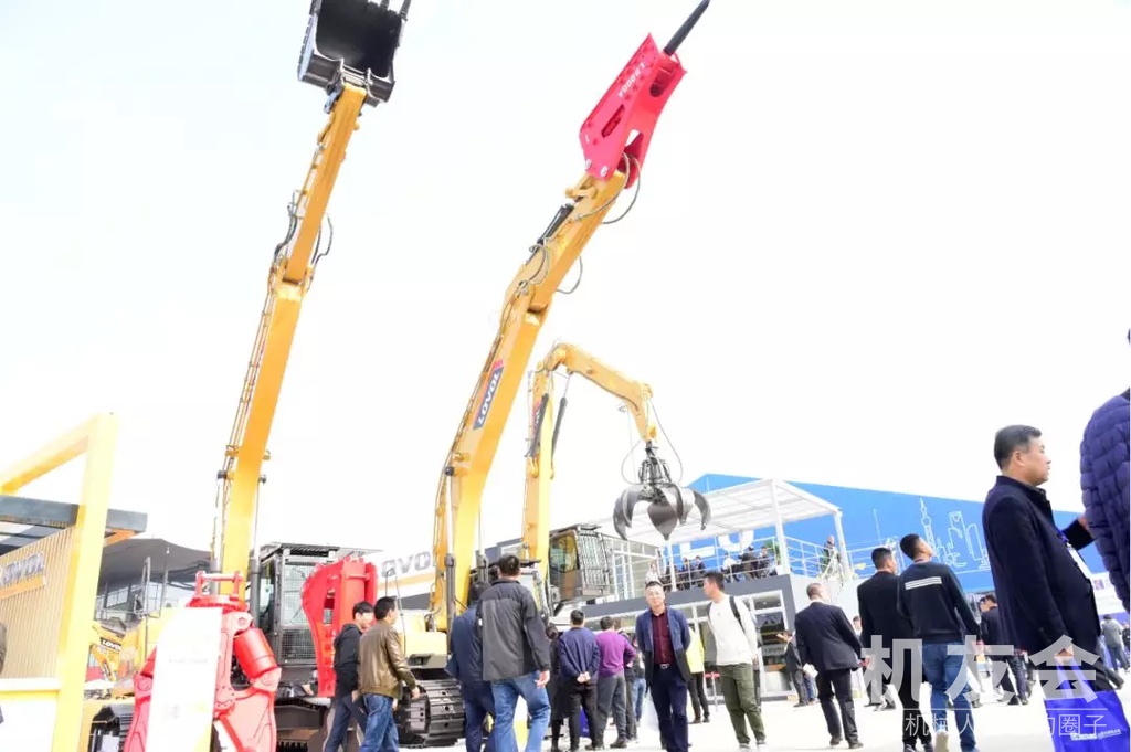 【展讯】雷沃全新挖机闪耀bauma CHINA 2018