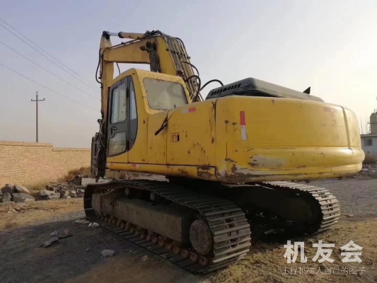 新疆哈密地区13万元出售小松PC200挖掘机