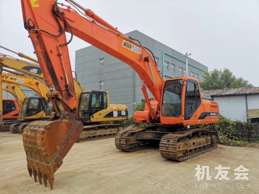 四川成都市45万元出售斗山DH215挖掘机