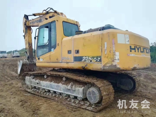 安徽滁州市17.5万元出售现代R225挖掘机