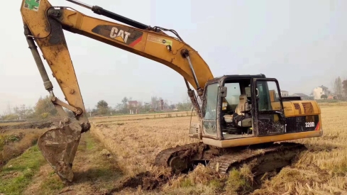 内蒙古鄂尔多斯市38万元出售卡特彼勒320挖掘机