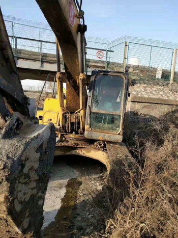 廣西河池市16.5萬元出售現代R215挖掘機