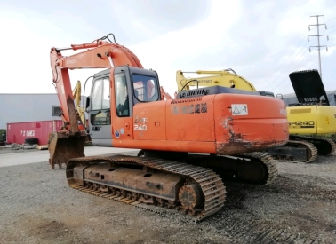 山東德州市28萬元出售日立ZX240挖掘機