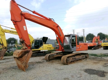 山东德州市28万元出售日立ZX240挖掘机
