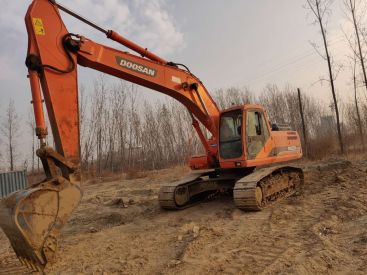 北京28万元出售斗山DX225挖掘机