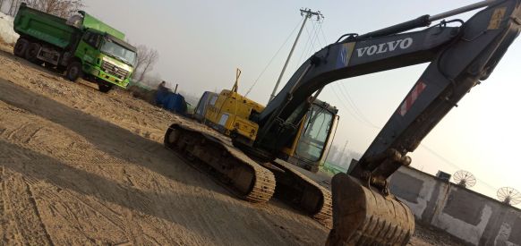 北京28万元出售沃尔沃EC210挖掘机