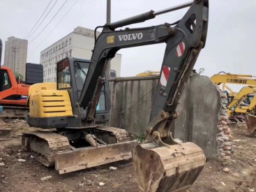 江苏苏州市12万元出售沃尔沃EC60挖掘机