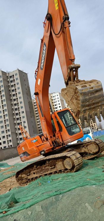 北京18万元出售斗山DH220挖掘机
