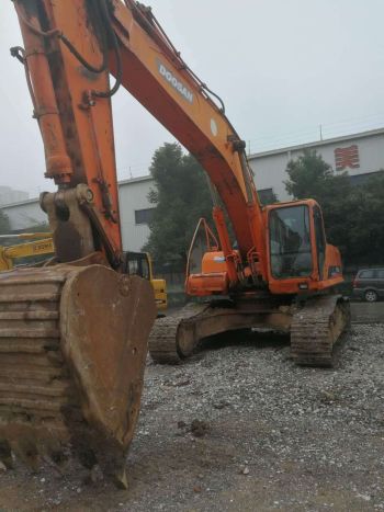 四川成都市62万万元出售斗山DH370挖掘机