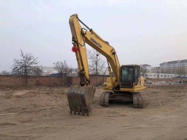 安徽六安市35.9万元出售小松PC200挖掘机