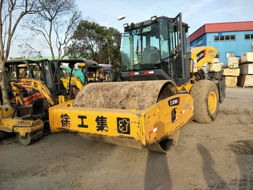 上海158000万元出售徐工XS220单钢轮压路机