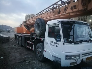 新疆乌鲁木齐市12万元出售蚌埠25T四节臂25D汽车吊