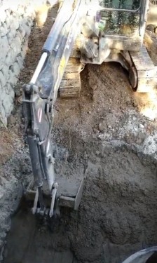 挖掘机提混凝土