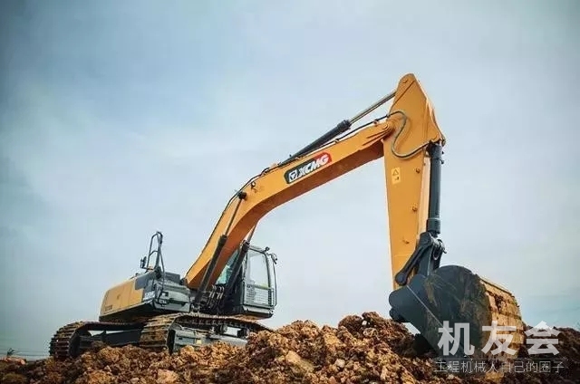挖掘机驾驶员如何在工作中提升挖掘效率？