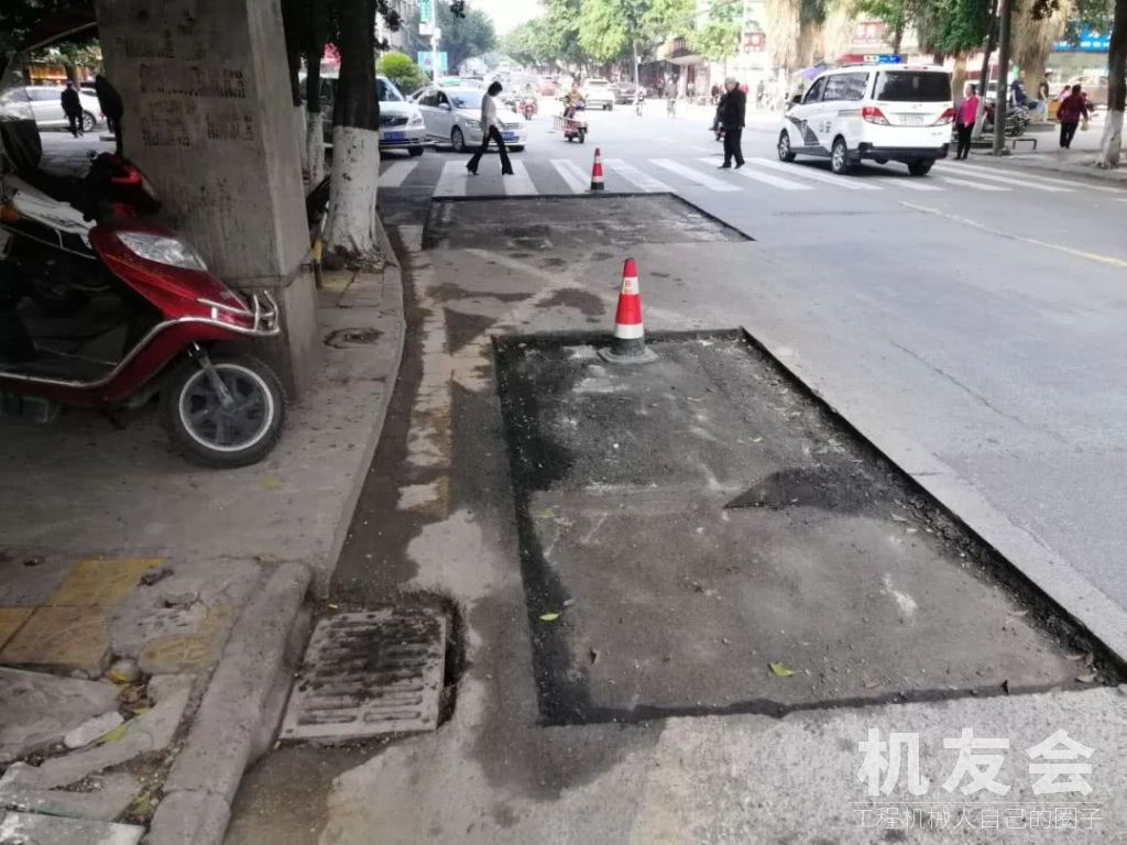 【城事】南部城区破损路面翻新维修
