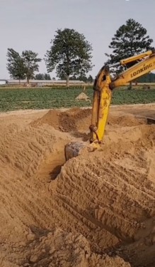 我在安徽给人挖地基
