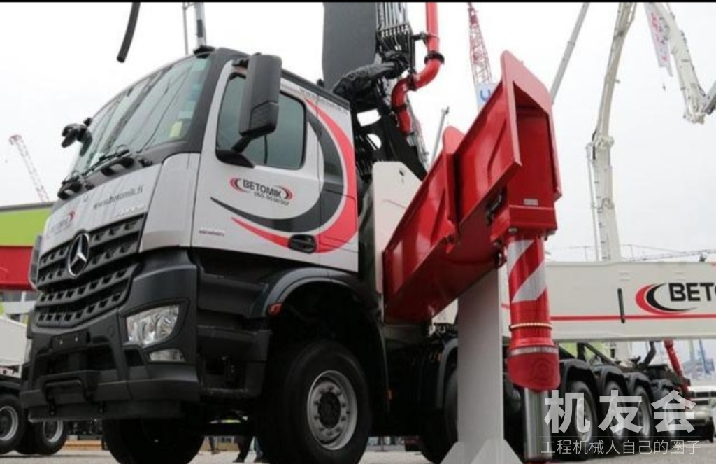 歐洲市場6橋最長的67米泵車，中聯子品牌打造，配7節臂碳纖維臂架