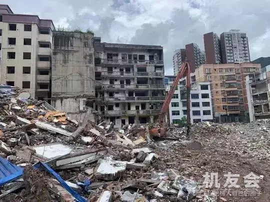 又一挖机师傅被埋，这10条救命事项你记住了吗？