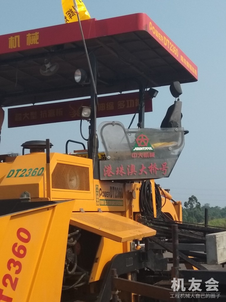 港珠澳大橋功勛攤鋪機(jī)到重慶智能網(wǎng)聯(lián)汽車試驗(yàn)場一期項目施工