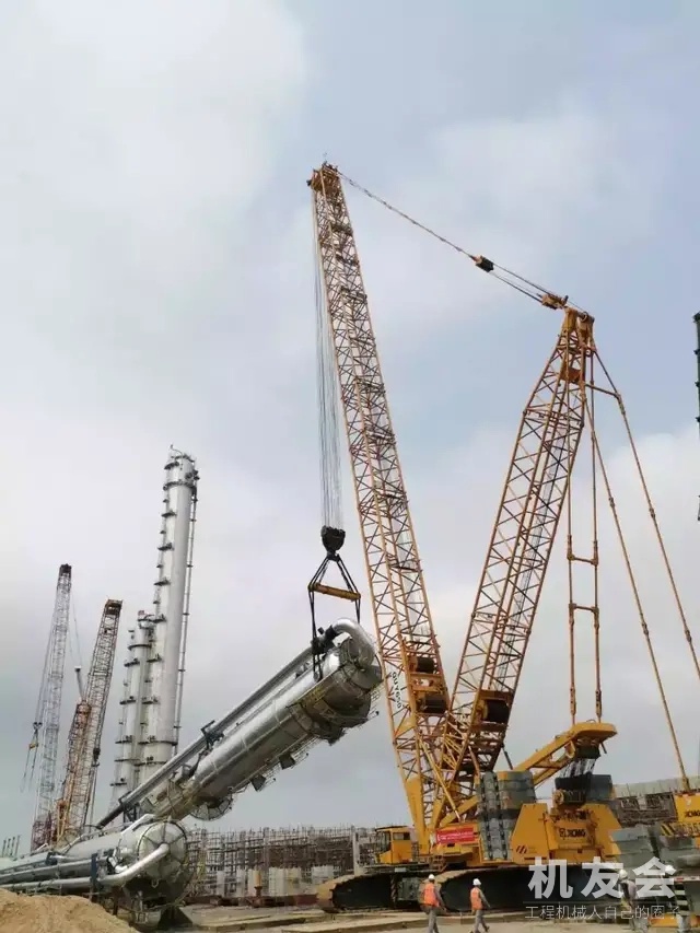 世界最大4000吨履带式起重机赴沙特参与“一带一路”建设