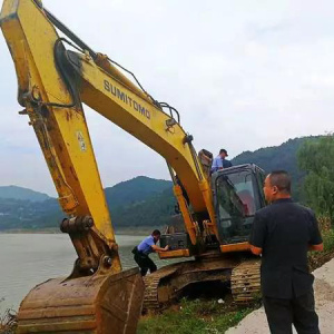 陕西安康：鼎力协助兄弟法院成功扣押挖掘机