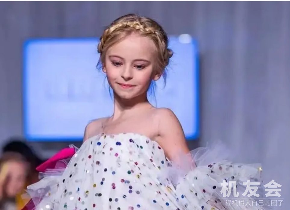 9歲“無腿”小模特走上紐約時裝周：不認命，就是我的命！