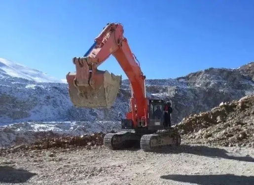 挖掘机冬季维护6大技巧，补水保温很关键