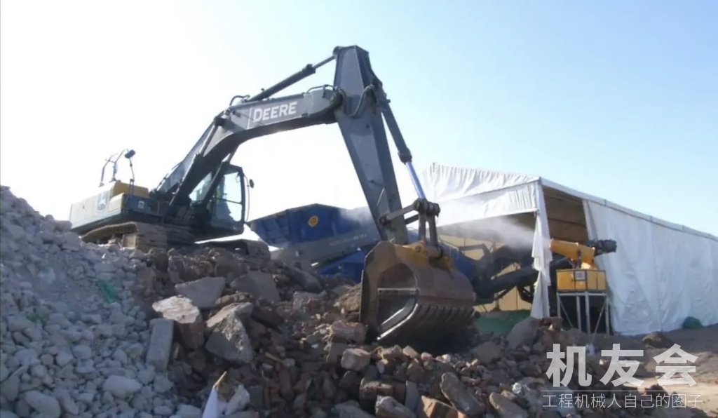 挖掘机助力解决天津市西青区建筑垃圾处理难题