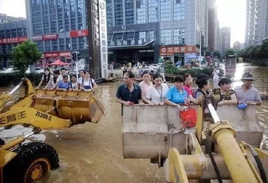 大哥，你这挖掘机技术太强大了吧，一看就是蓝翔毕业的