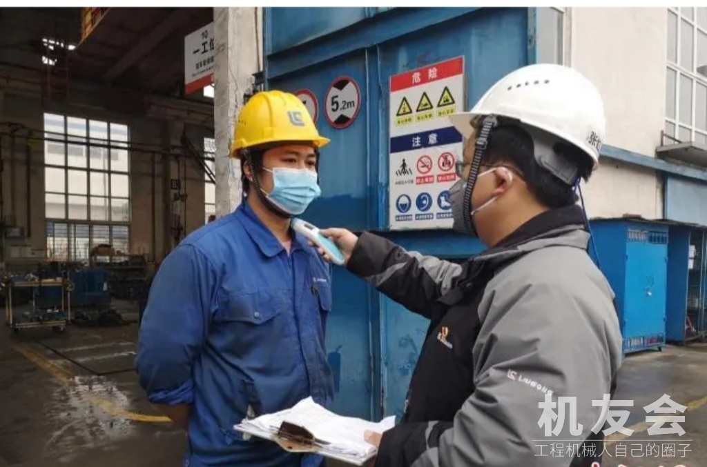 广西企业战“疫”：直播销售挖掘机 多行业上线“自救”