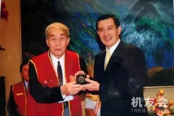 75岁穷游欧洲，96岁考上硕士，105岁考博士，人生从没太晚的开始