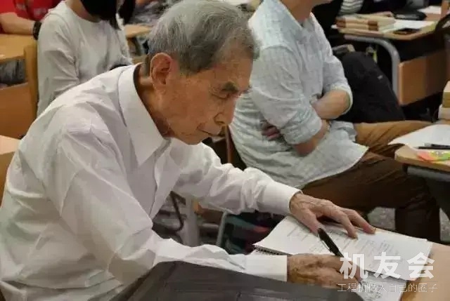 75岁穷游欧洲，96岁考上硕士，105岁考博士，人生从没太晚的开始