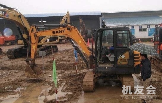 挖机在雨季作业防止陷车攻略