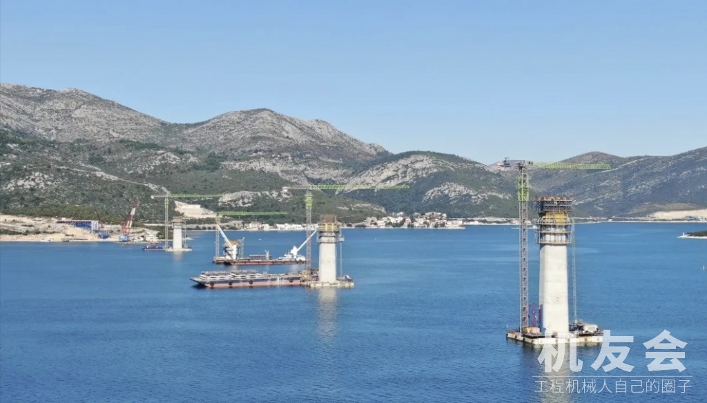 施工案例丨“绿巨人”傲立亚得里亚海 中联重科建筑起重机械助建克罗地亚“统一之桥”