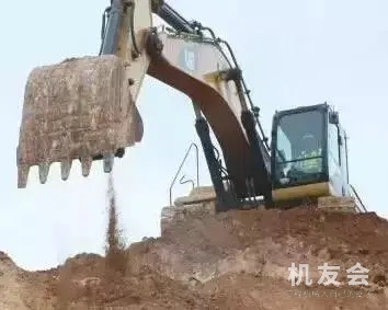 暴雨、塌方、水淹，如何在雨季保护挖机？