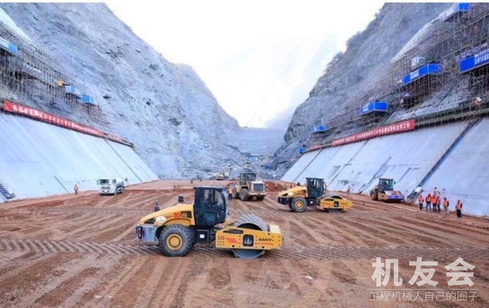 川藏最大规模水电站，悬崖绝壁上拔地而起，千万方混凝土拦截大江