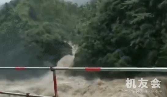 杭州临安突发泥石流、塌方,挖掘机成救援神器!警惕,杭州今明还有两场大暴雨!