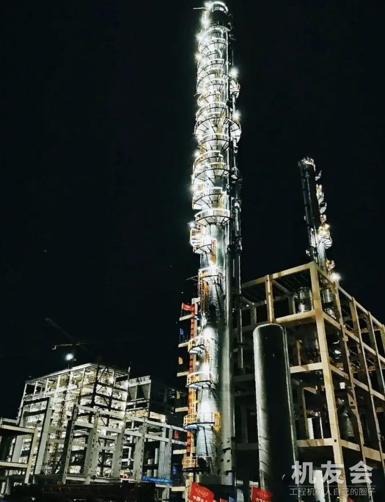 转战广西华谊！恒立永泰4000吨履带起重机华丽首吊项目最高最重塔器
