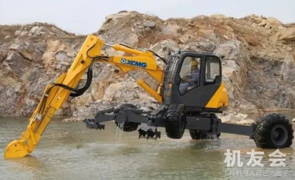 中國挖掘機中的“變形精鋼”，各地形通吃