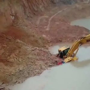 振奋！山东临工6360F挖掘机用品质说话，“起死回生”！