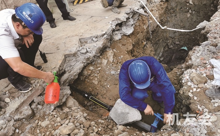 温州一辆挖掘机将燃气管道挖破 经紧急抢修已恢复供气