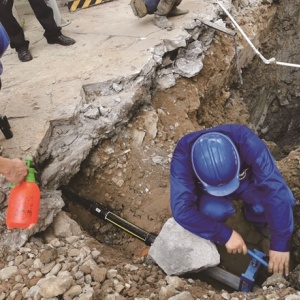 温州一辆挖掘机将燃气管道挖破 经紧急抢修已恢复供气