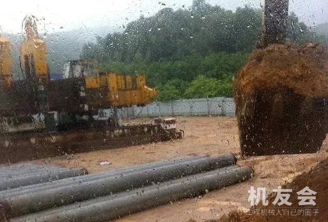 雨季来临只能被迫停工？挖机还面临这些危险，你不得不防！