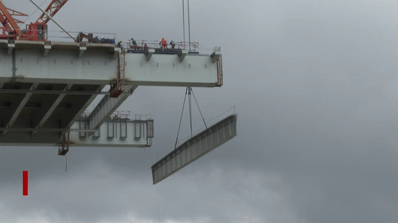 現場動圖 | “魚躍長江”造型大橋全麵進入標準節段吊裝