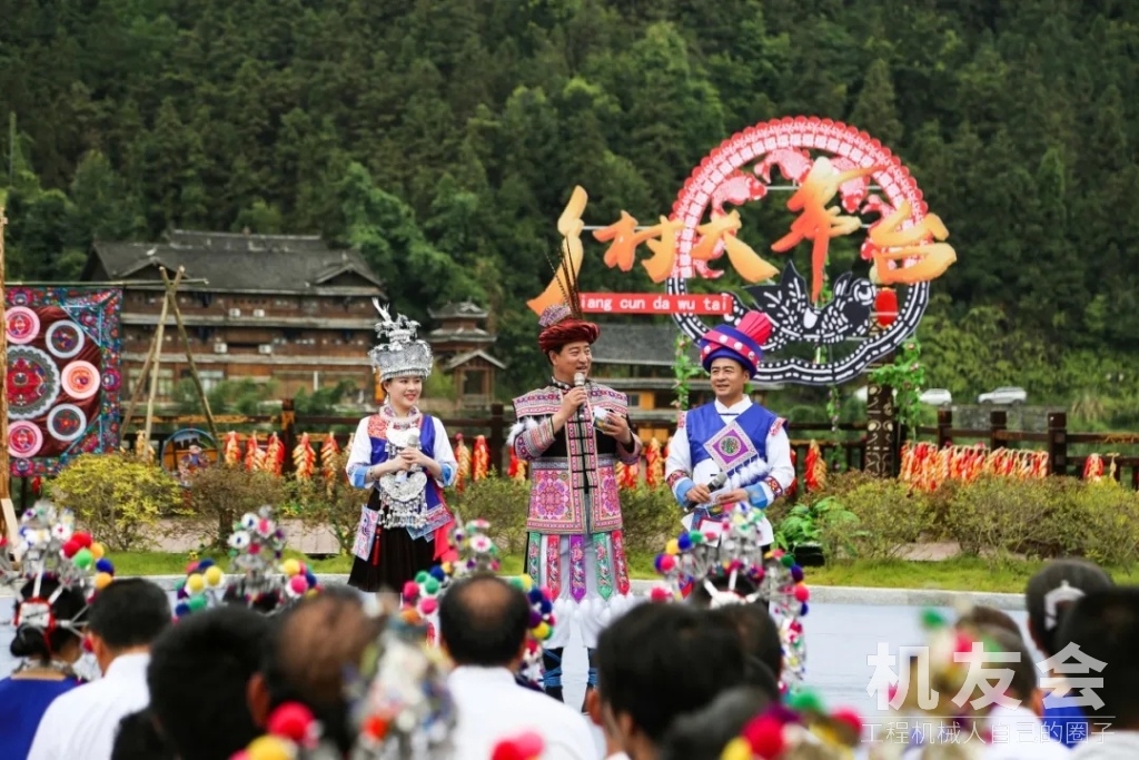 柳工挖掘机风情闪耀央视《乡村大舞台》