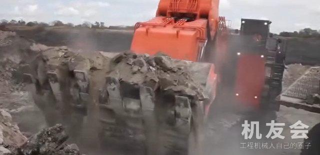 世界上最大的挖掘機有800噸重，一次就能運載50噸，敢開嗎兄弟？
